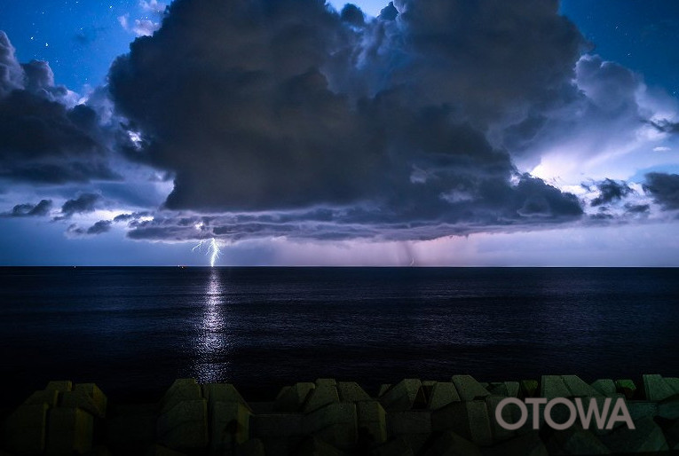 第20回 雷写真コンテスト受賞作品 佳作 -雷雲-